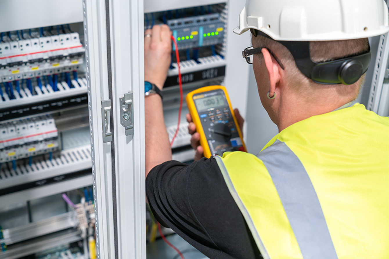 Elektroanlagen-Kontrolle bei Elektrotechnik Härning GmbH & Co. KG in Weiherhammer