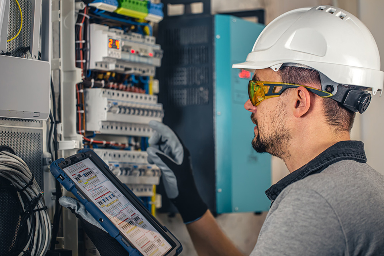 Industrie und Gewerbe bei Elektrotechnik Härning GmbH & Co. KG in Weiherhammer